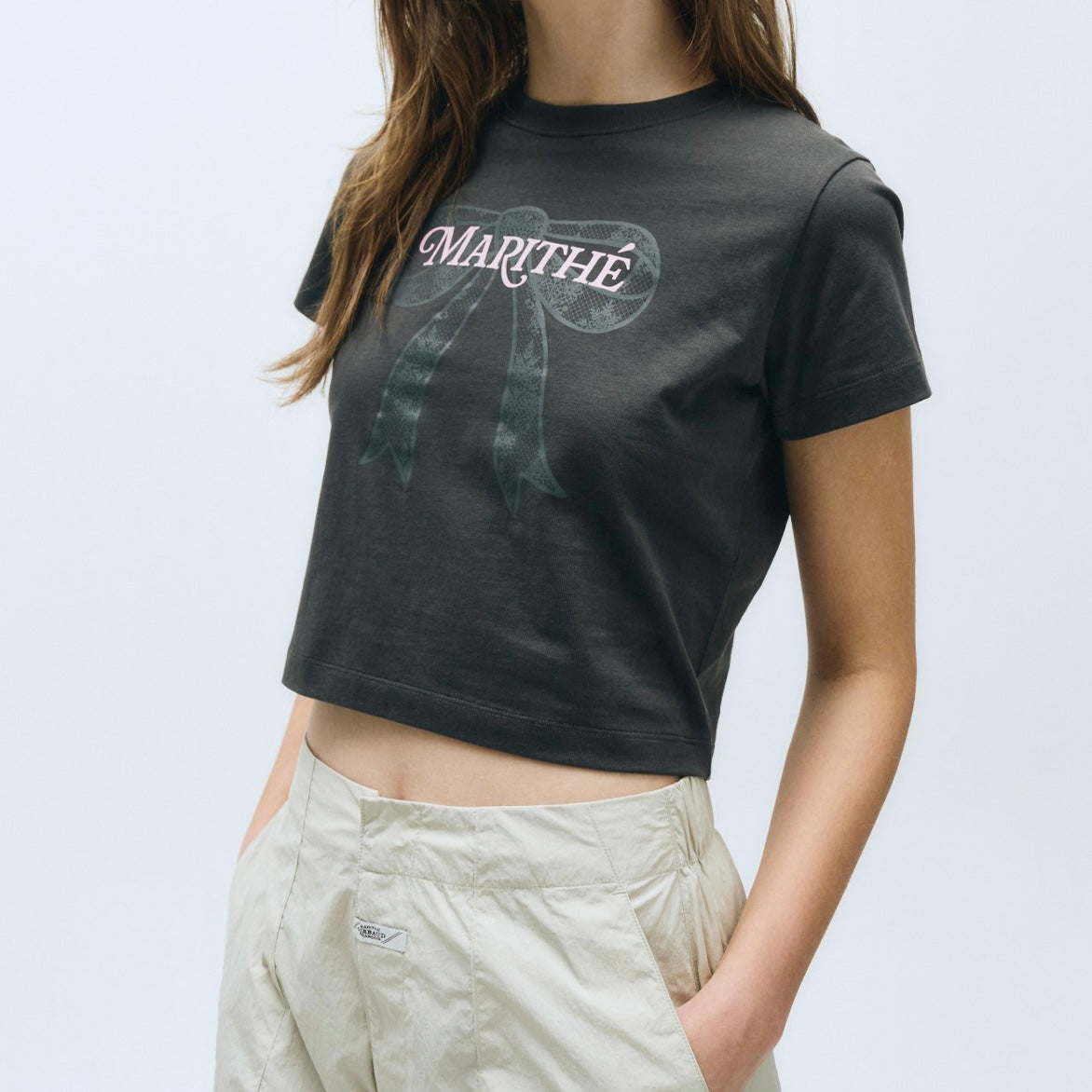 [ 任揀四件$329 ] W RIBBON GRAPHIC CROP TEE charcoal