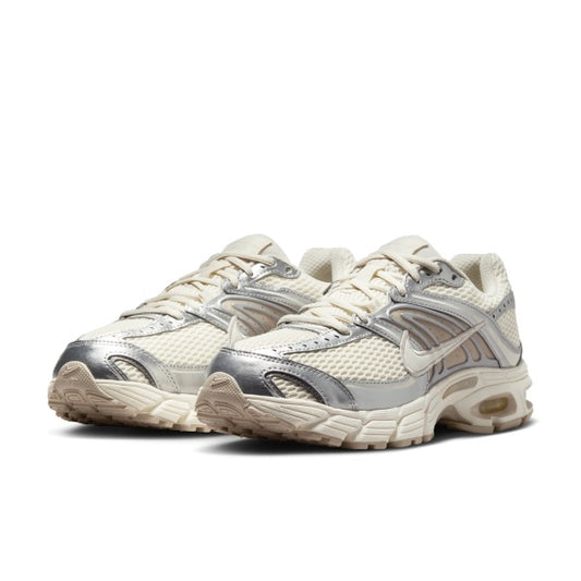 [ ‼️買一送一‼️ ] AIR MAX MOTO 2K SAIL-MTLC SILVER-LT OREWOOD BRN-HEMP