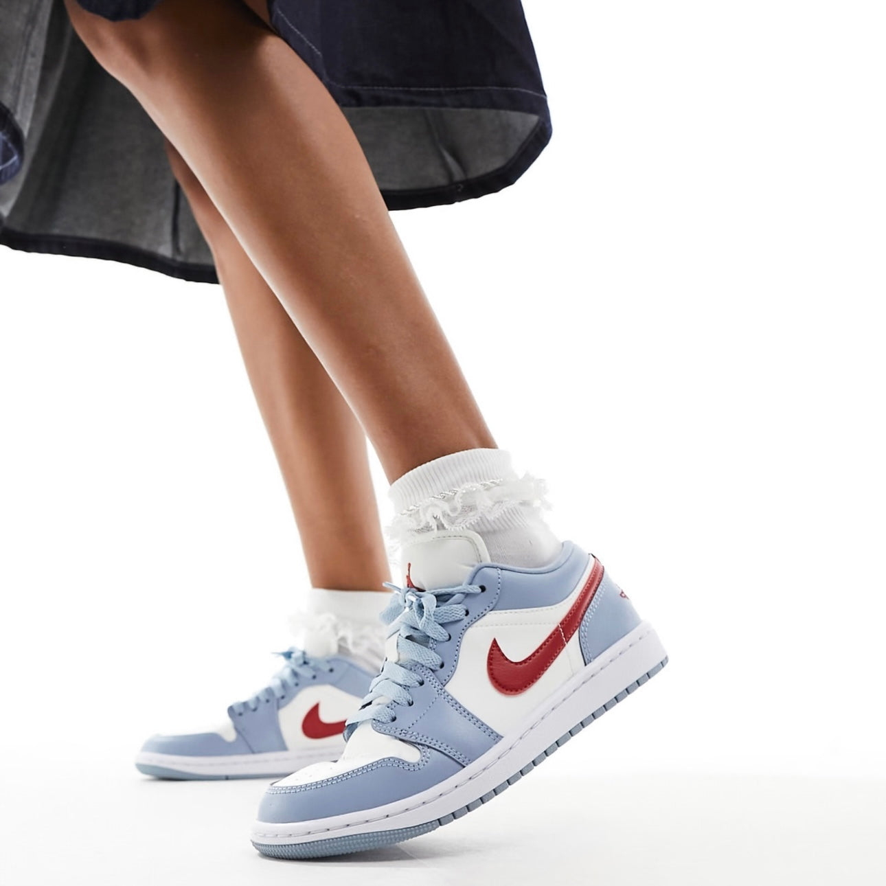 Air Jordan 1 low trainers in dune red and blue