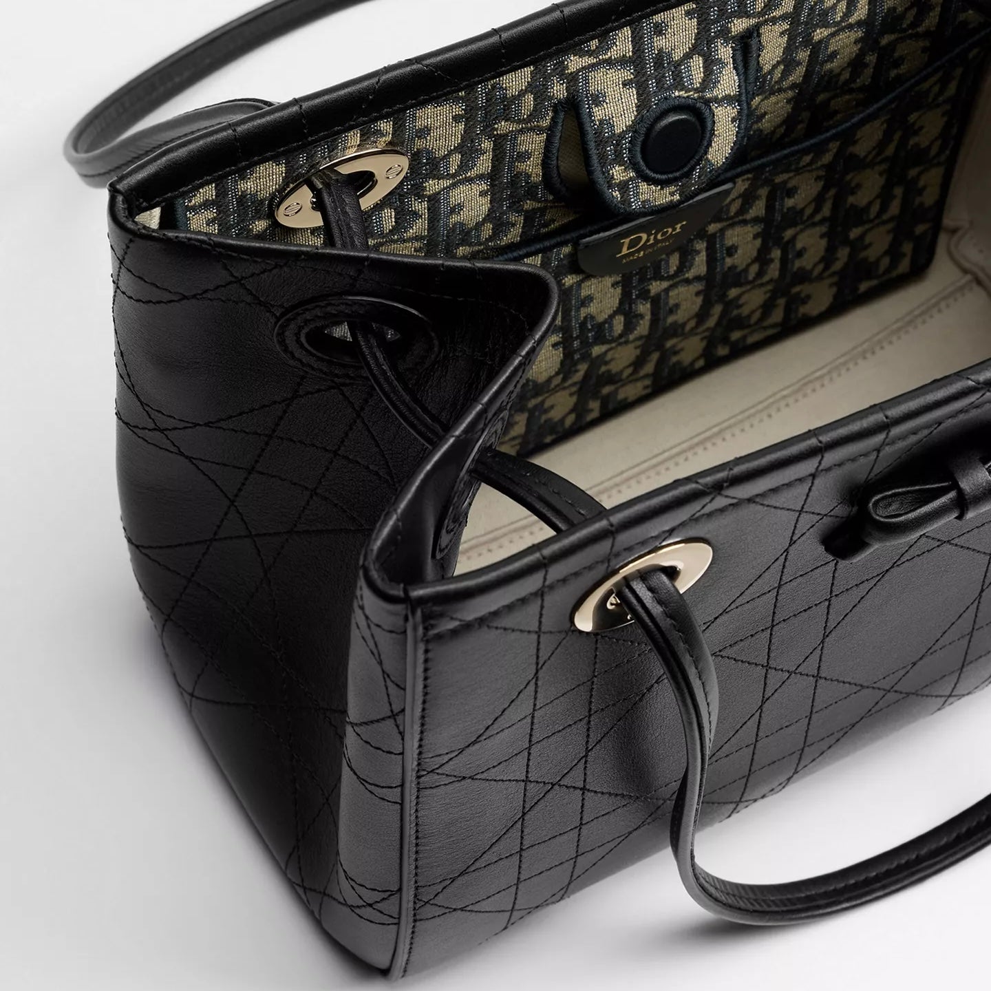 [ 🔥任揀兩件 $8XX🔥 ] Small Promenade Shopping Bag Black
