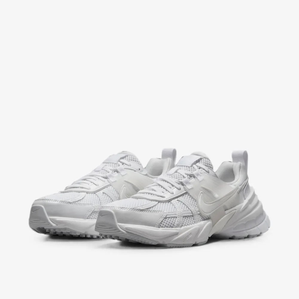 [ ‼️買一送一‼️ ] V2K Run mesh sneakers White